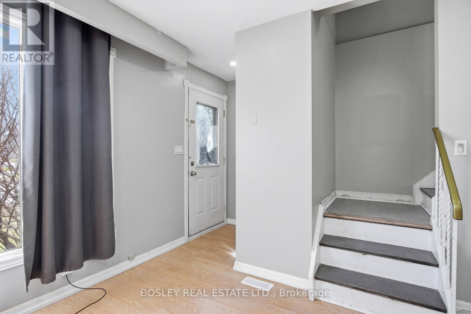 32A CROSSLEY DRIVE - 15
