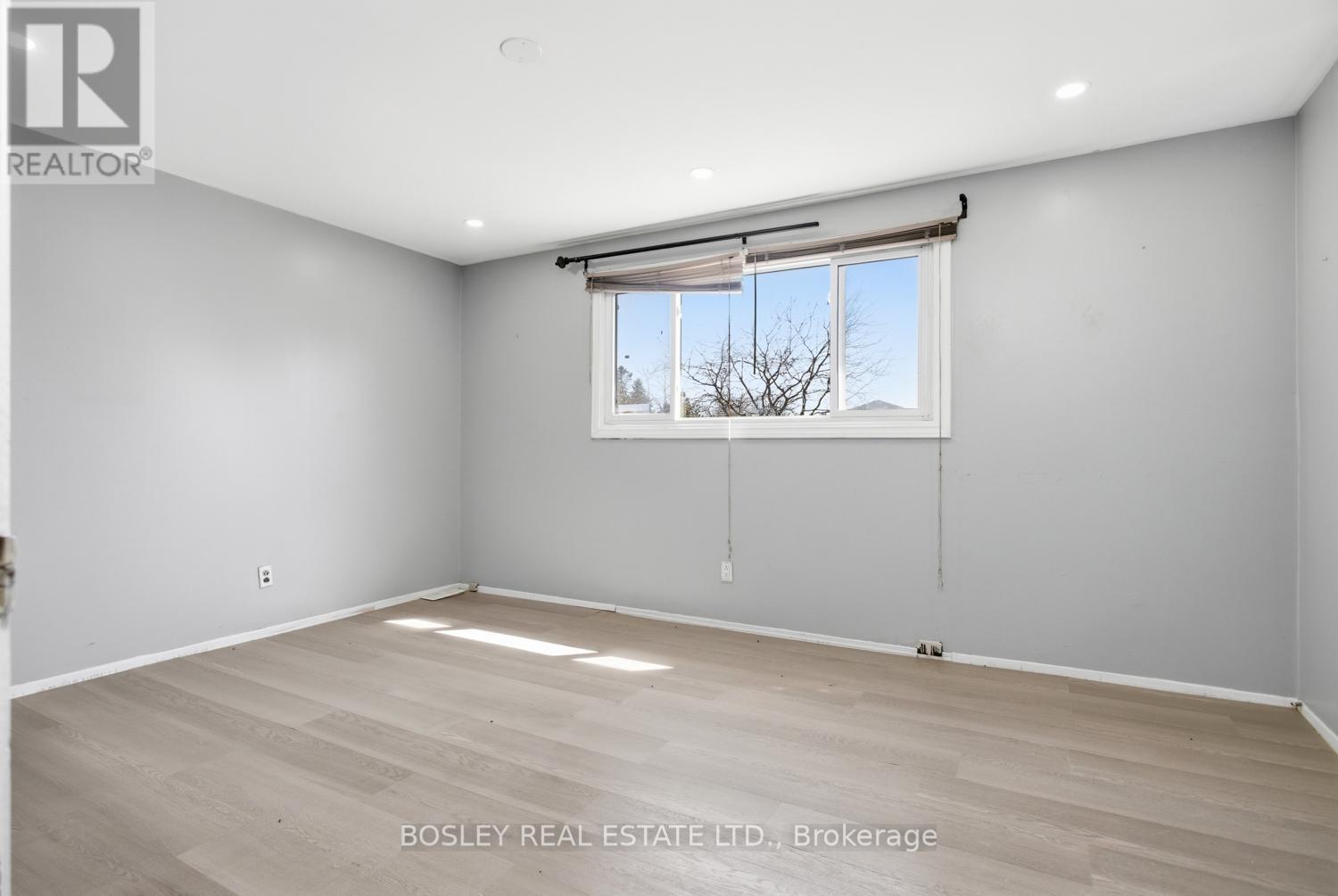 32A CROSSLEY DRIVE - 17