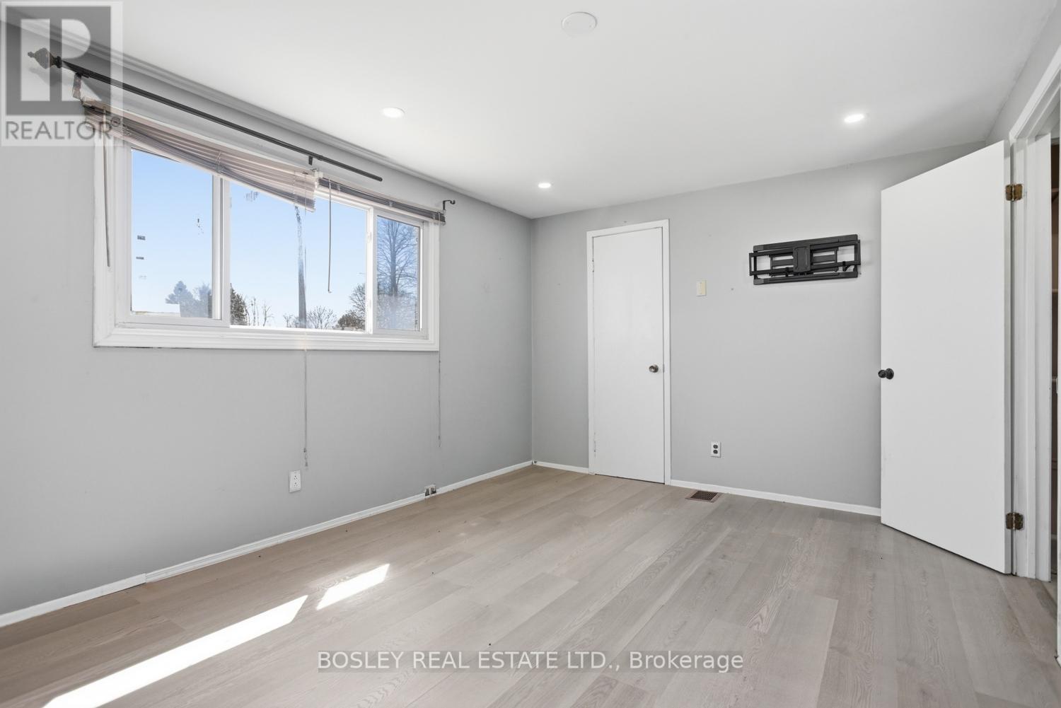 32A CROSSLEY DRIVE - 18