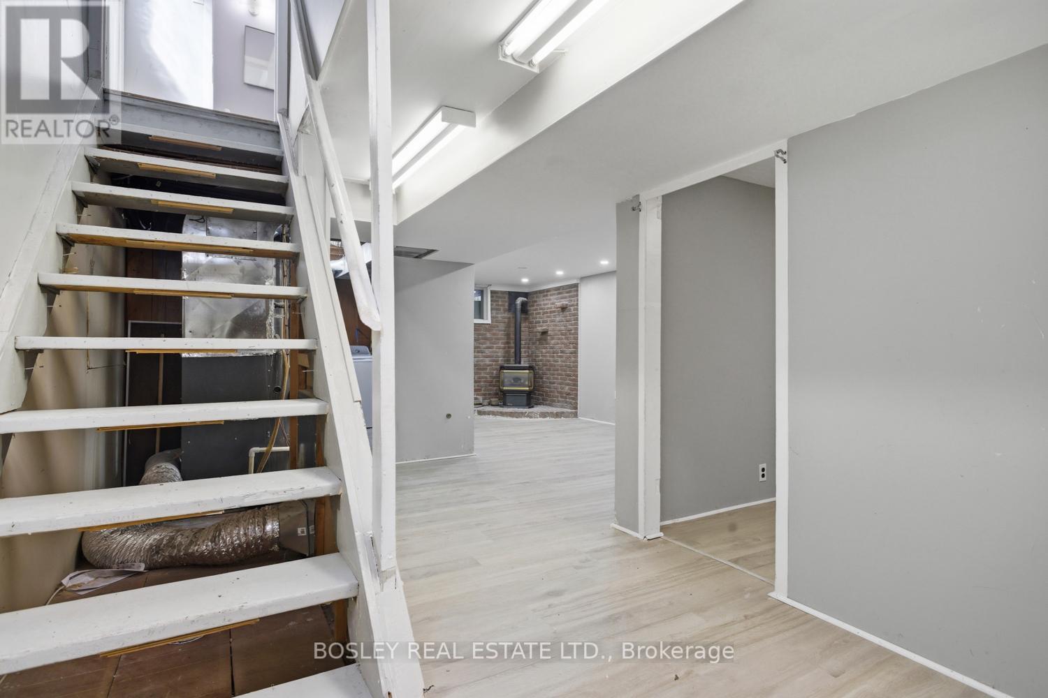 32A CROSSLEY DRIVE - 24