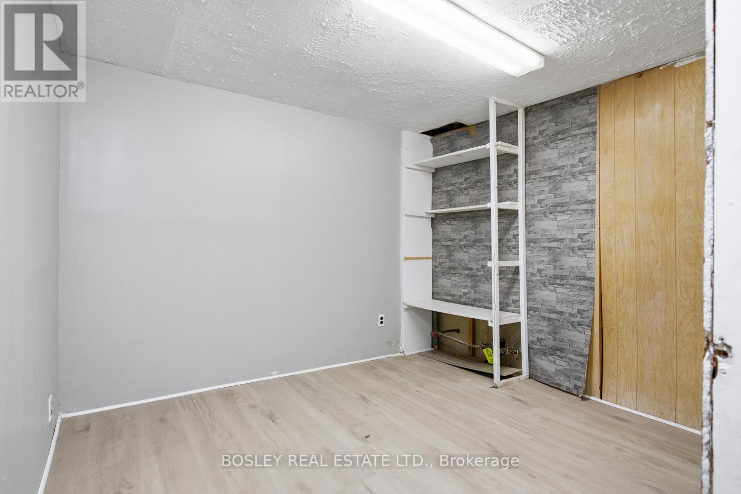 32A CROSSLEY DRIVE - 27