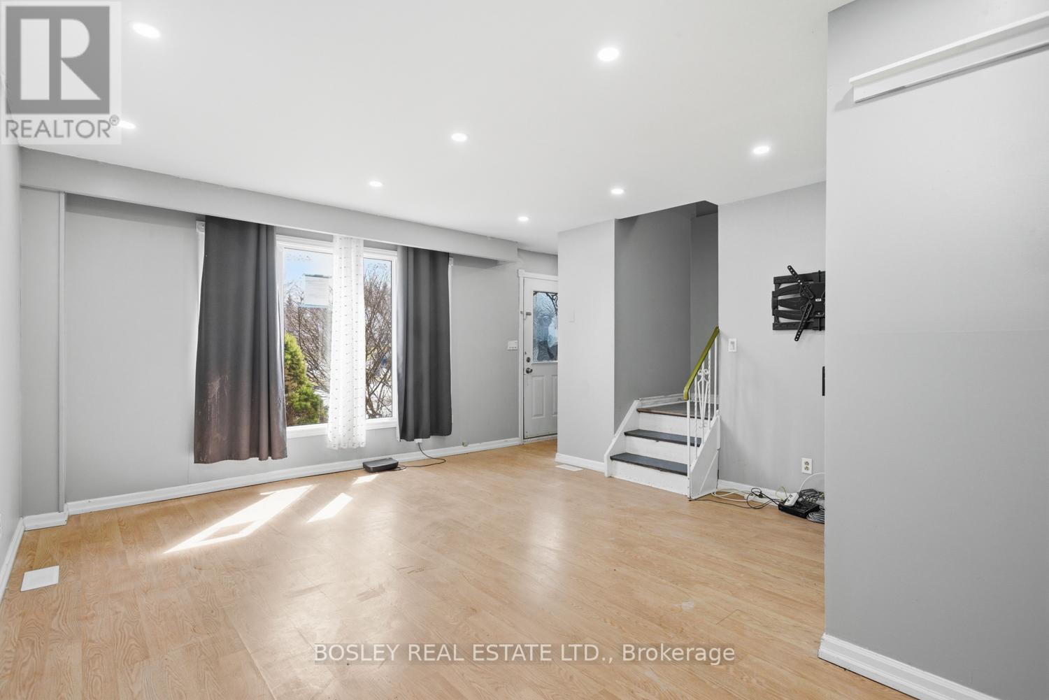 32A CROSSLEY DRIVE - 4