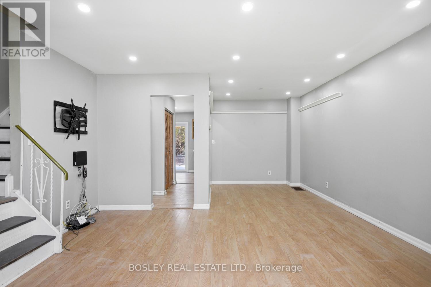 32A CROSSLEY DRIVE - 7