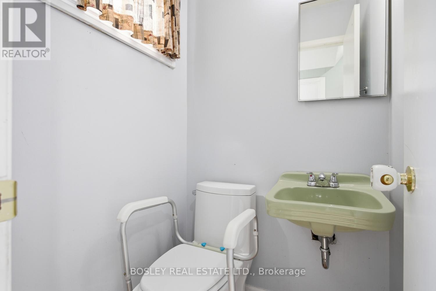 32A CROSSLEY DRIVE - 9
