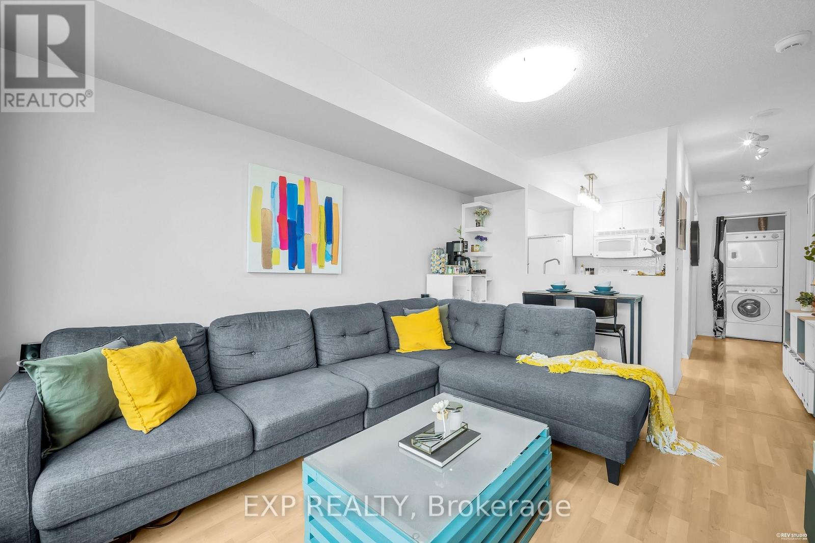 #1016 8 LEE CENTRE DRIVE N - 11