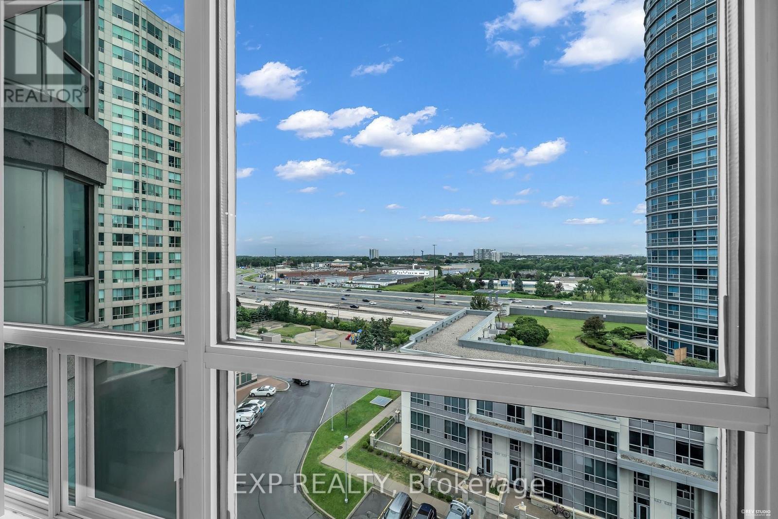 #1016 8 LEE CENTRE DRIVE N - 13