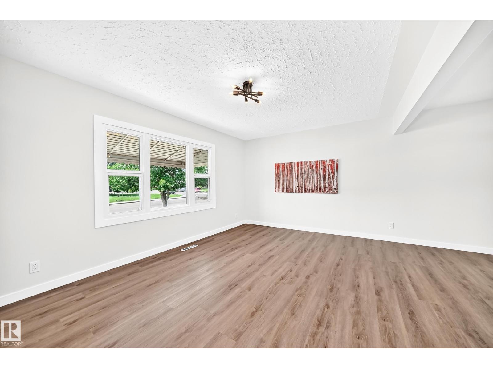 12819 107 ST NW - 15