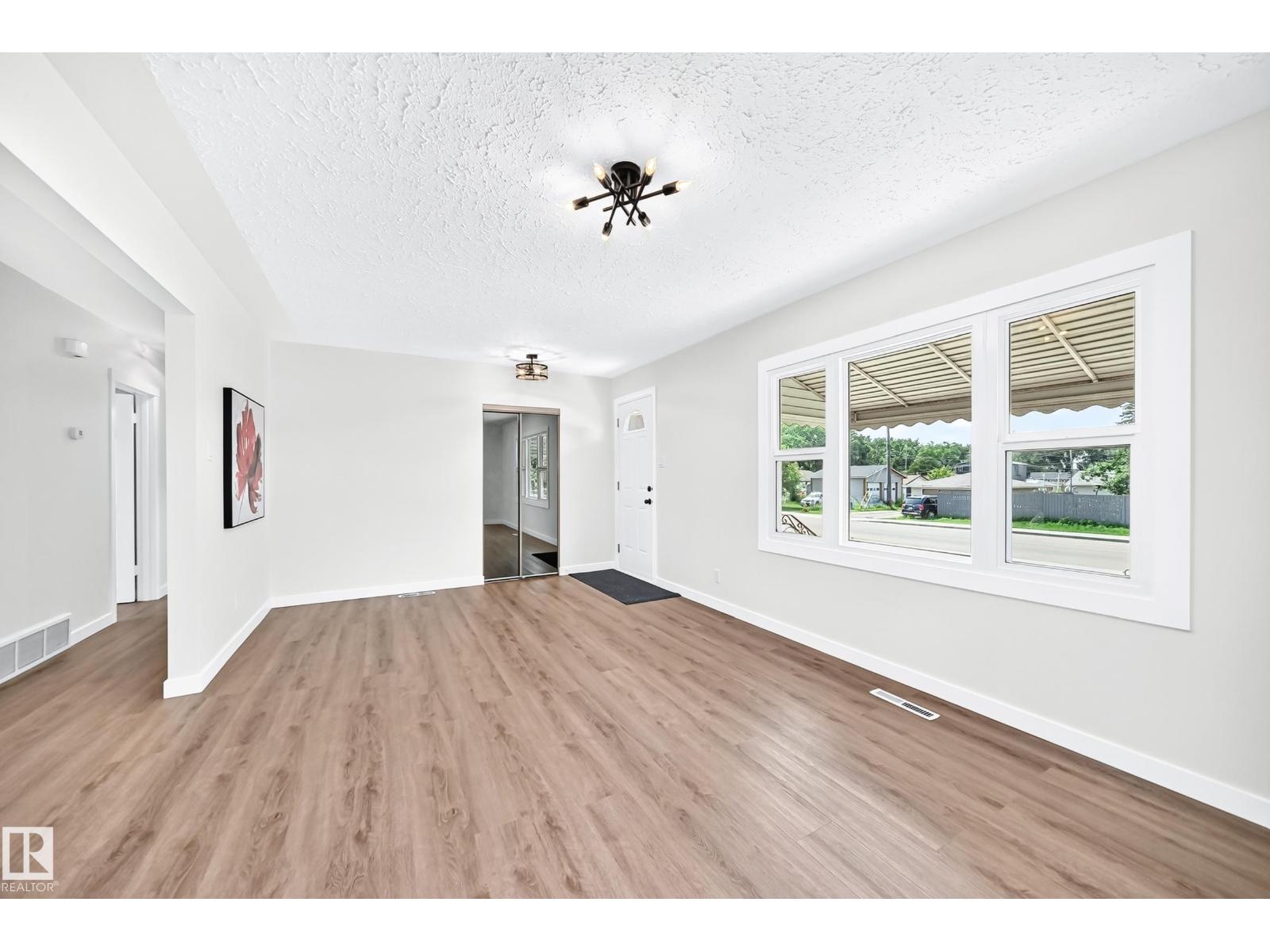 12819 107 ST NW - 18