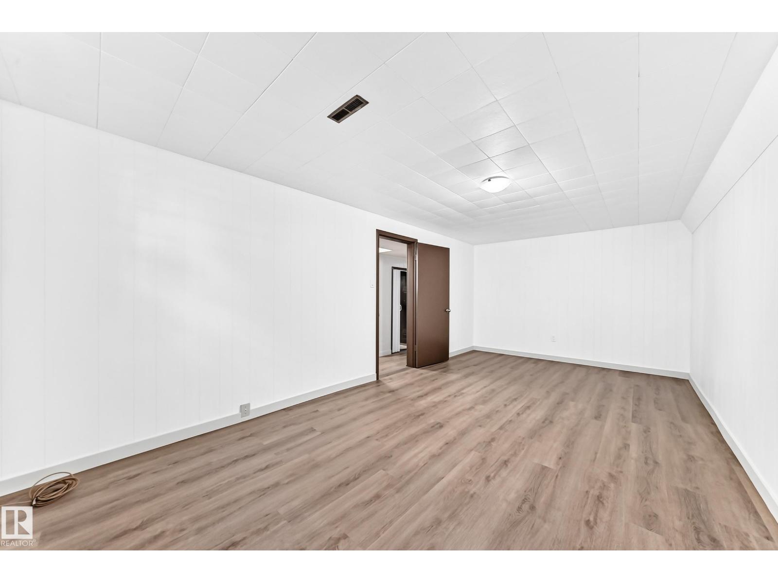 12819 107 ST NW - 35