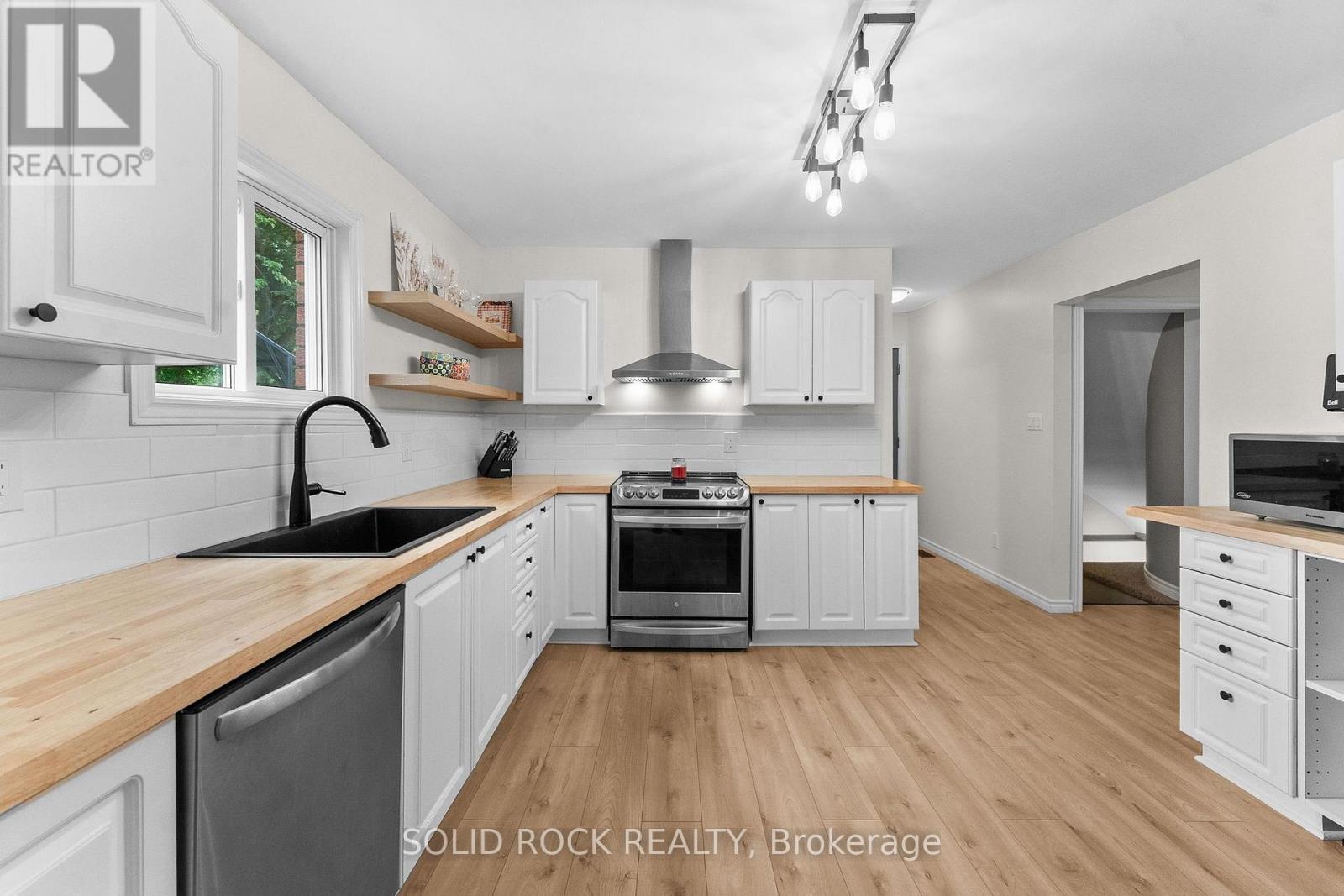 708 MCKENZIE AVENUE - Image 17