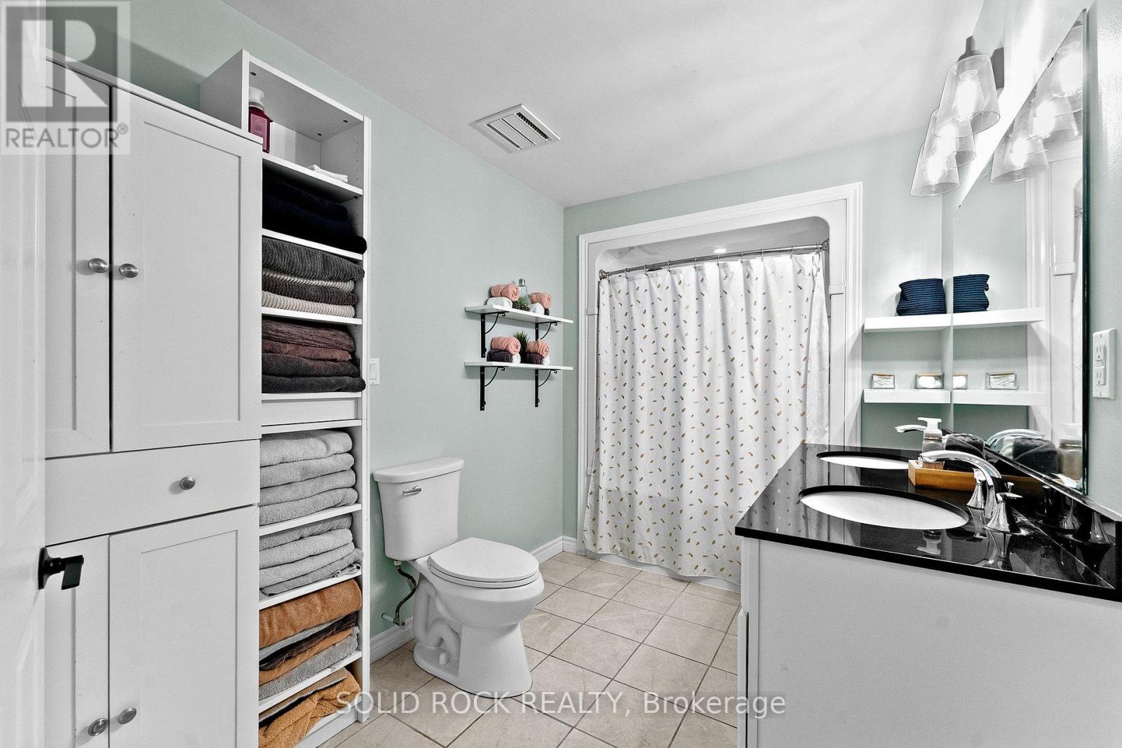 708 MCKENZIE AVENUE - Image 23
