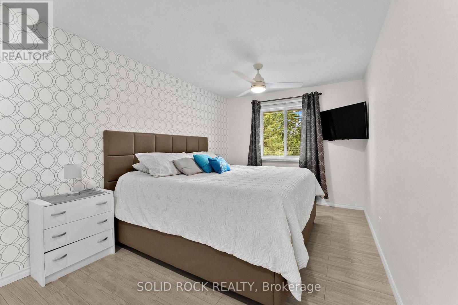 708 MCKENZIE AVENUE - Image 25