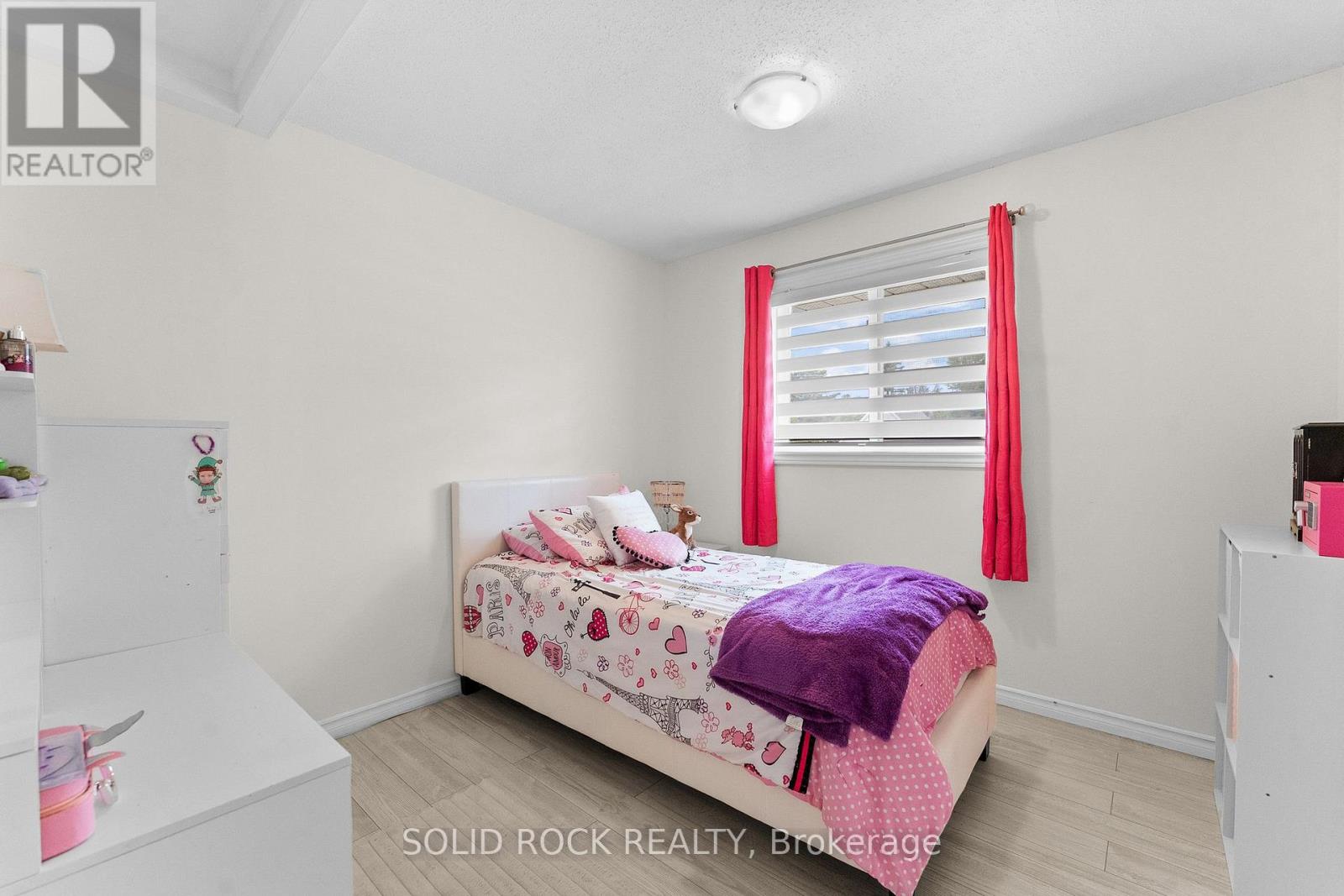 708 MCKENZIE AVENUE - Image 26
