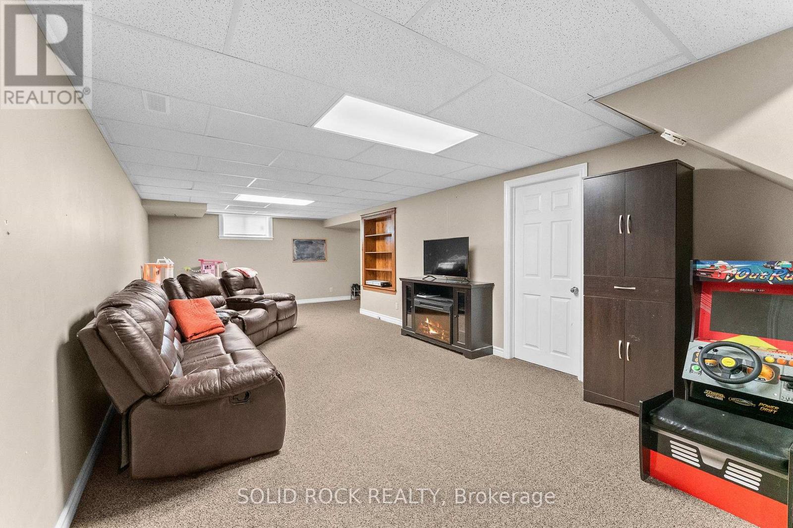 708 MCKENZIE AVENUE - Image 27