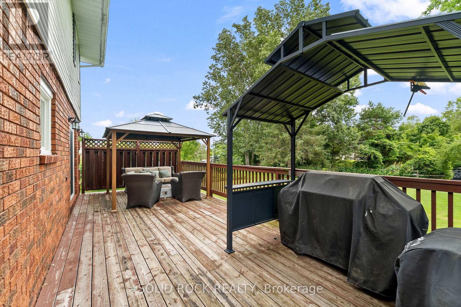 708 MCKENZIE AVENUE - Image 33