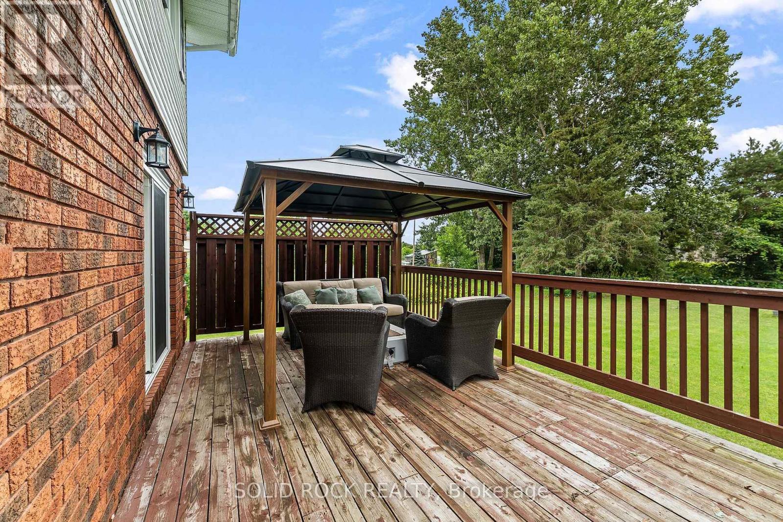 708 MCKENZIE AVENUE - Image 34