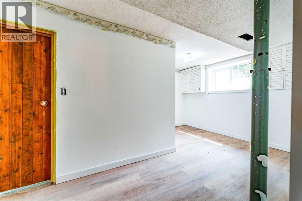 6823 4 Avenue SE - 23