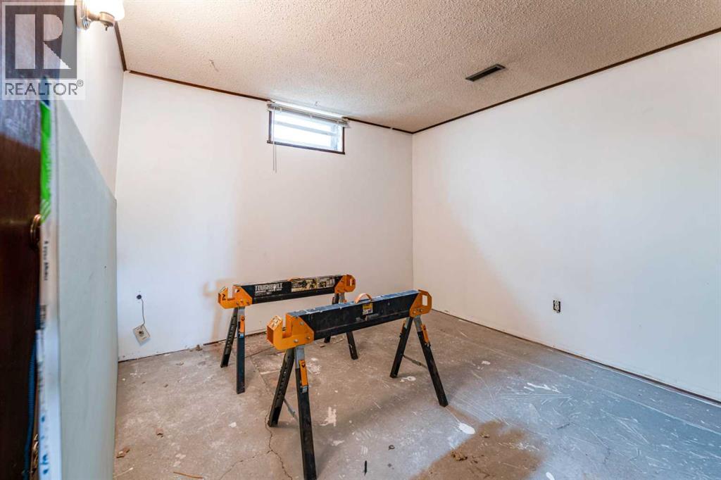 6823 4 Avenue SE - 21