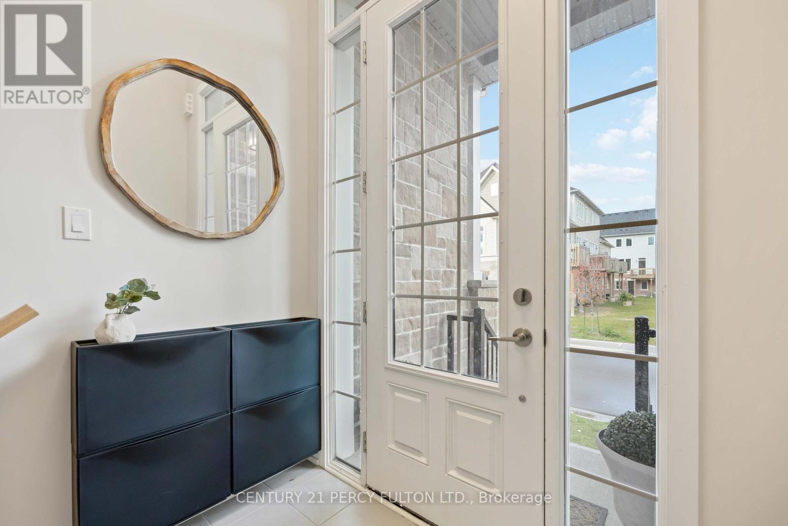 102 LYALL STOKES CIRCLE - 2