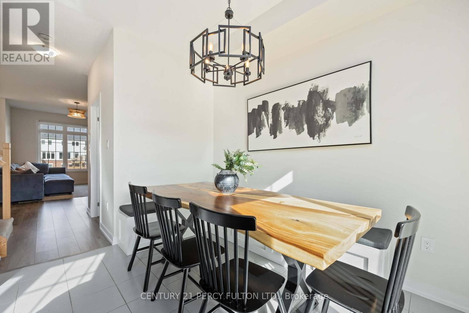 102 LYALL STOKES CIRCLE - 7