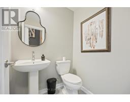 102 Lyall Stokes Circle, East Gwillimbury, ON L0G1M0 Photo 11