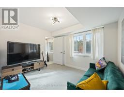 102 Lyall Stokes Circle, East Gwillimbury, ON L0G1M0 Photo 18