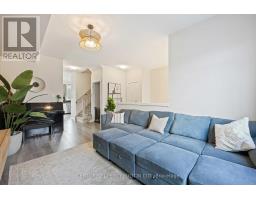 102 Lyall Stokes Circle, East Gwillimbury, ON L0G1M0 Photo 6