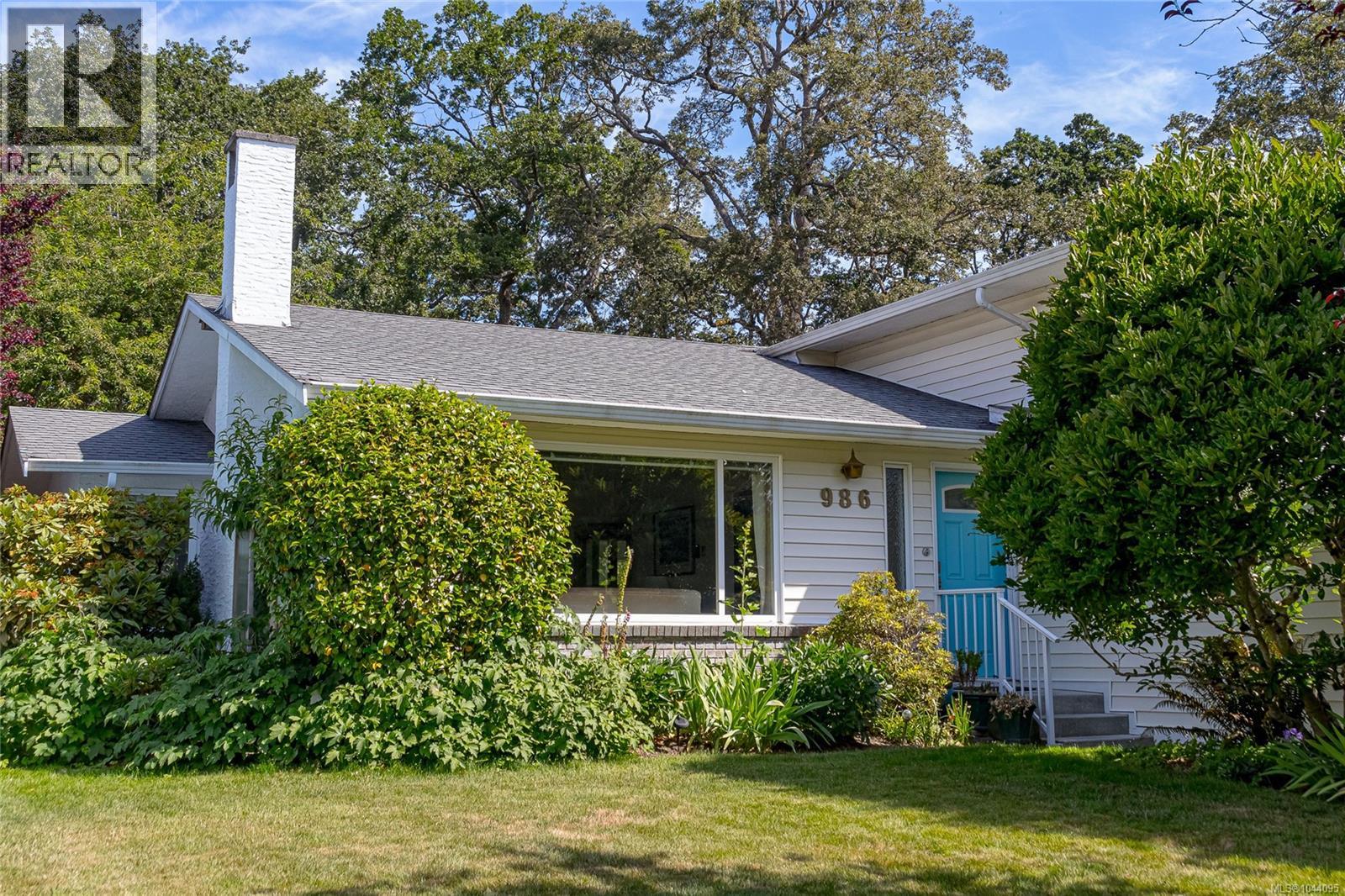 986 Lucas Ave - 4