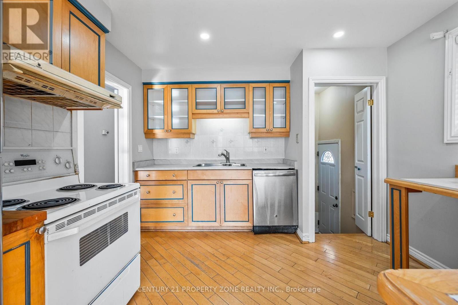25 CHATSWORTH DRIVE - 16