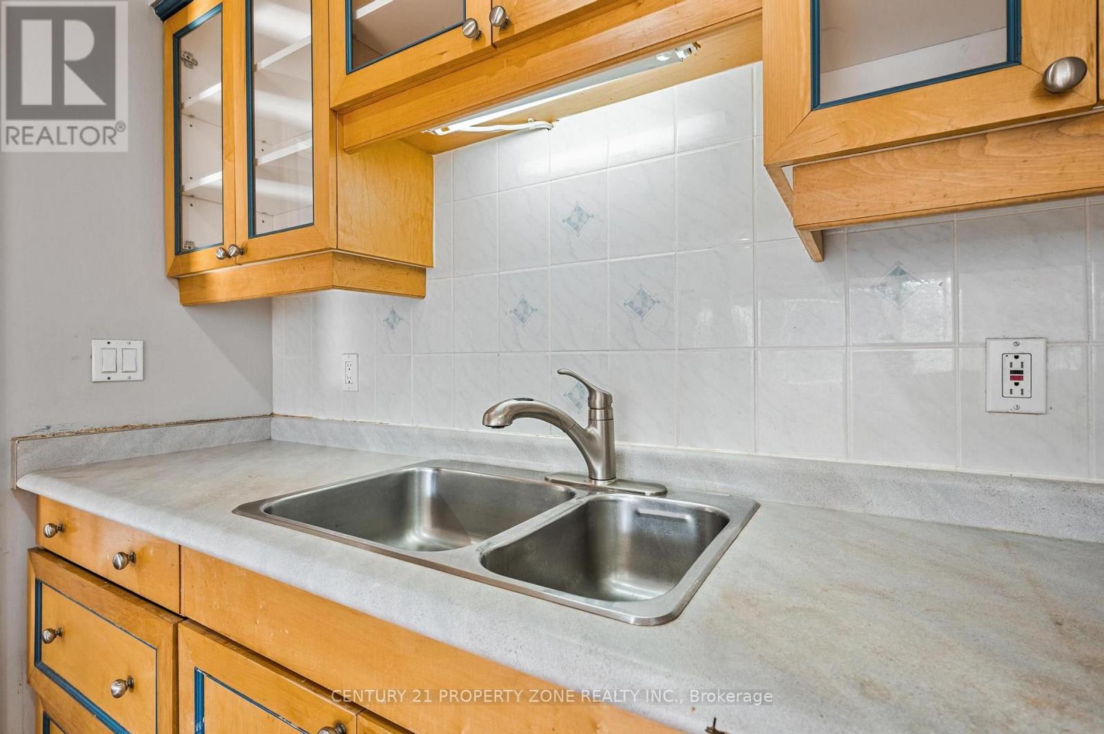 25 CHATSWORTH DRIVE - 19