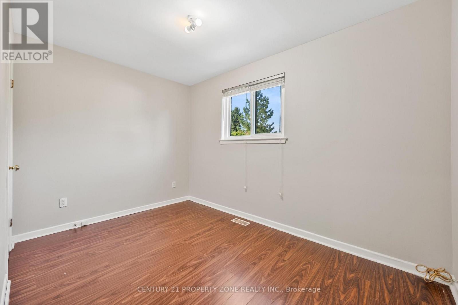 25 CHATSWORTH DRIVE - 24