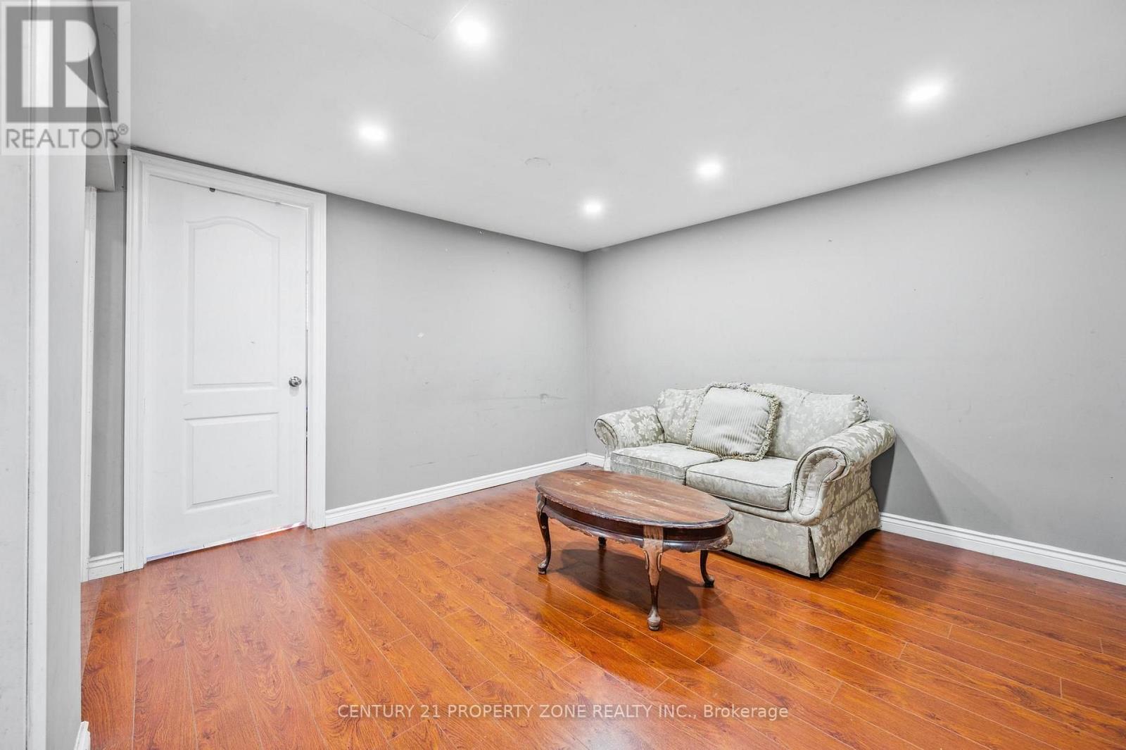 25 CHATSWORTH DRIVE - 31