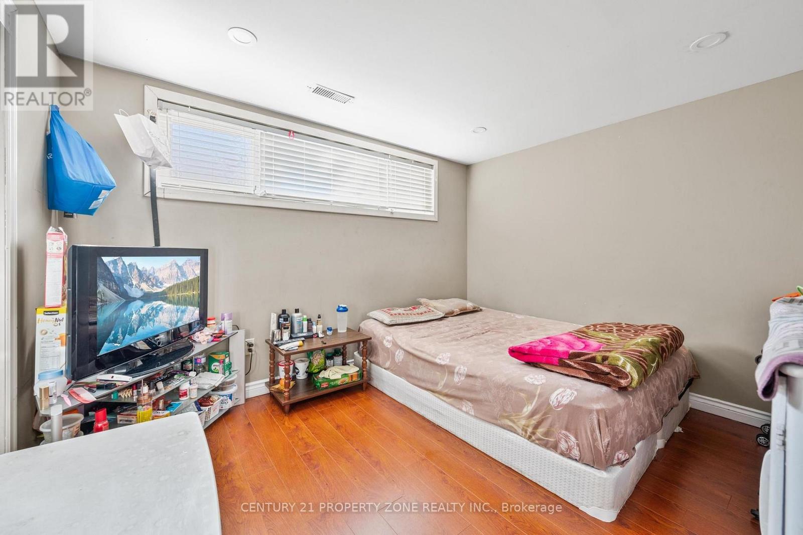 25 CHATSWORTH DRIVE - 37