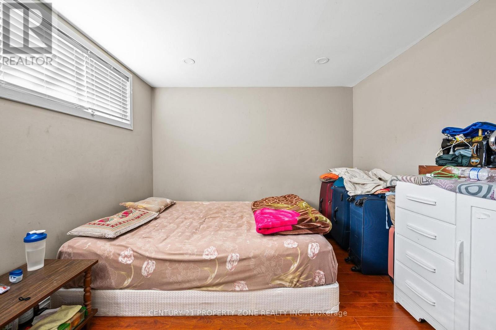 25 CHATSWORTH DRIVE - 38