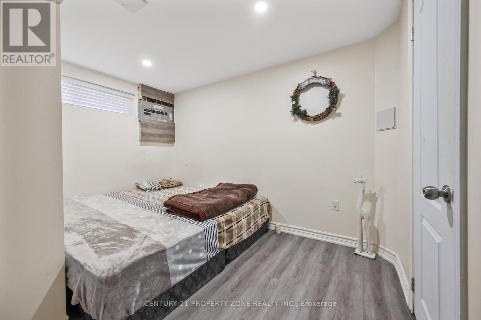 25 CHATSWORTH DRIVE - 39