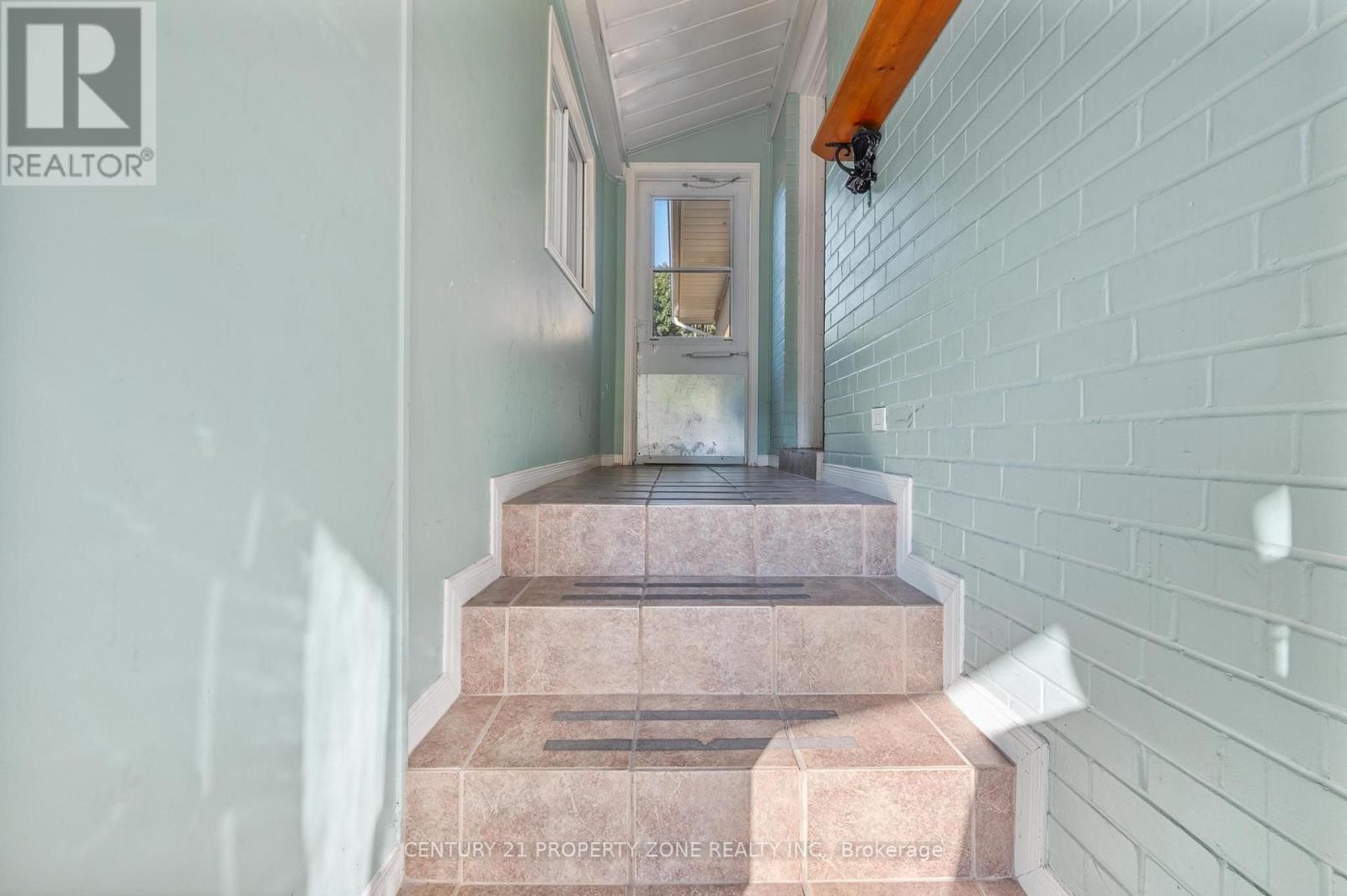 25 CHATSWORTH DRIVE - 4