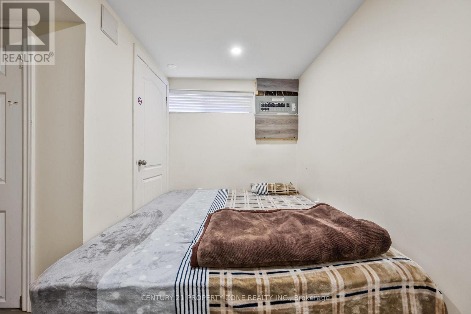25 CHATSWORTH DRIVE - 40