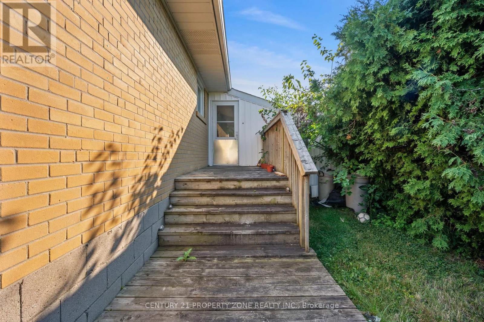 25 CHATSWORTH DRIVE - 42