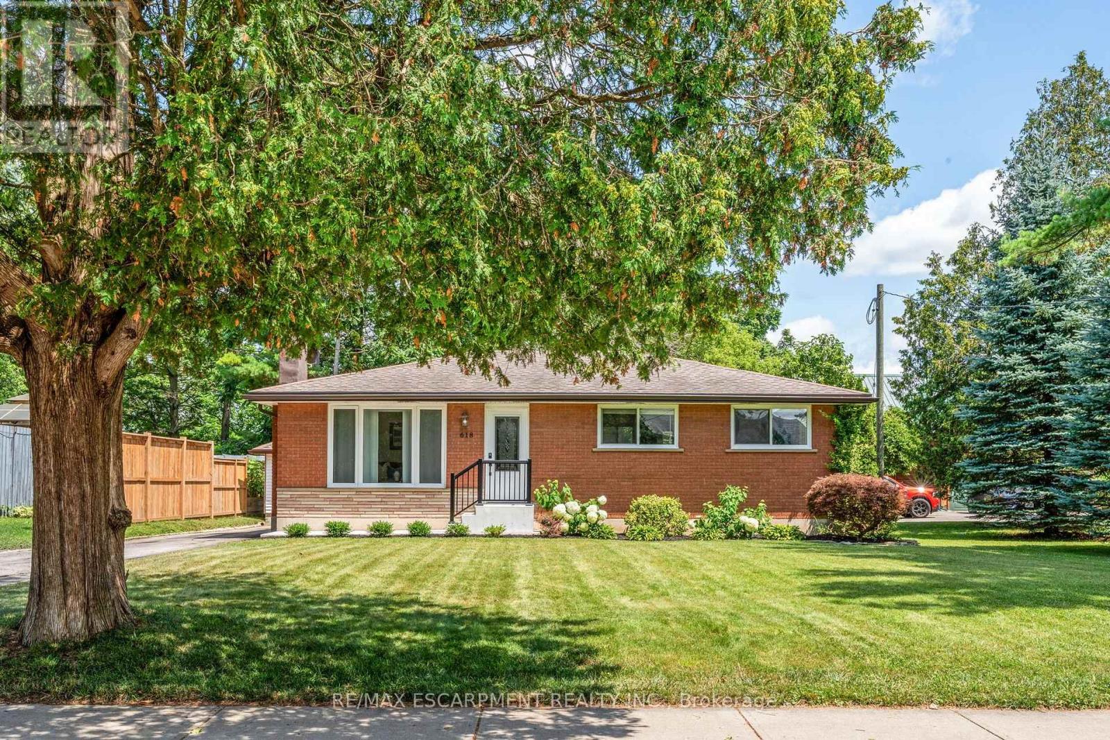 618 ST. ANDREW STREET - 2
