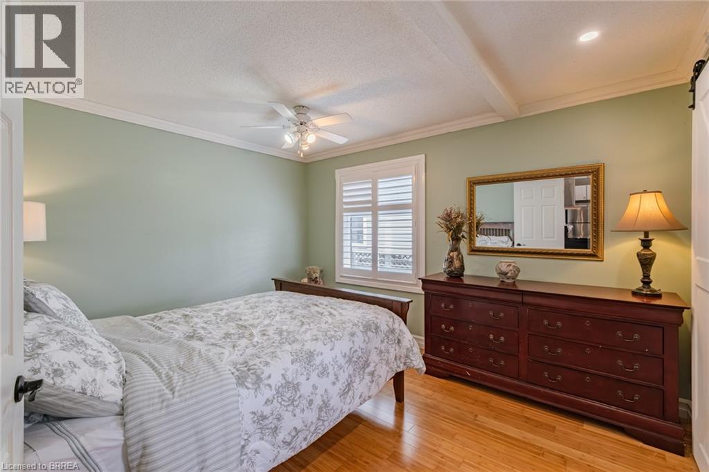 36 CRANDELL Avenue - 31