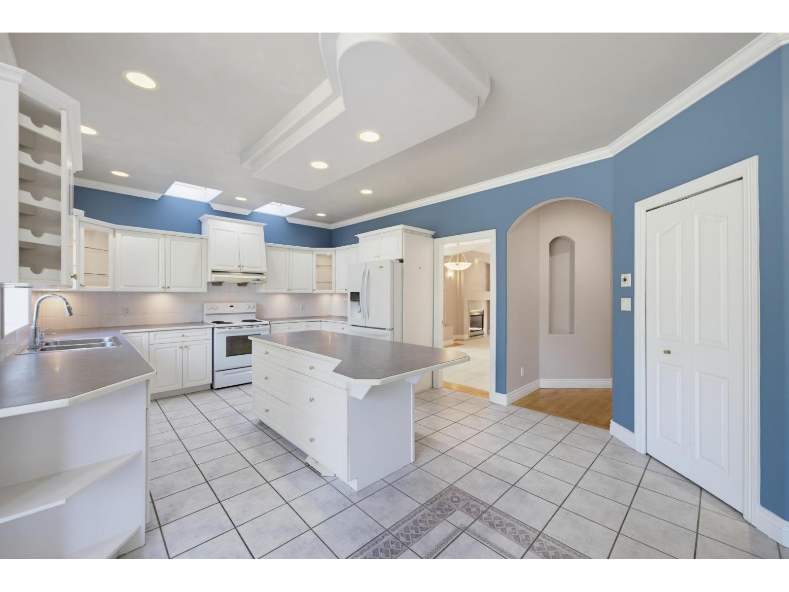 5 Bed, 4 Bath House for Sale in Surrey – 16587 84 AVENUE, Surrey – MLS# R3149315 - Image 9