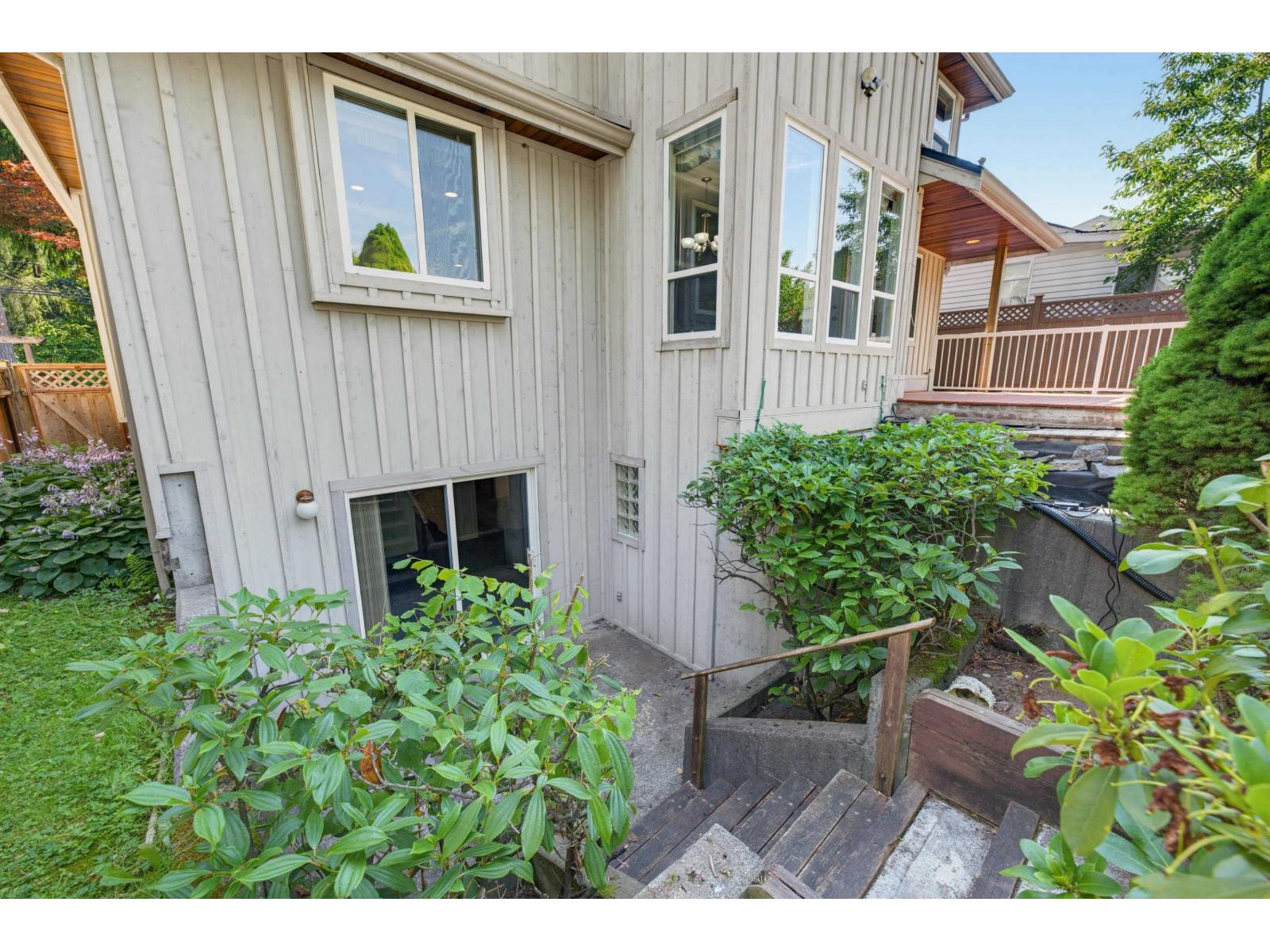 5 Bed, 4 Bath House for Sale in Surrey – 16587 84 AVENUE, Surrey – MLS# R3149315 - Image 39