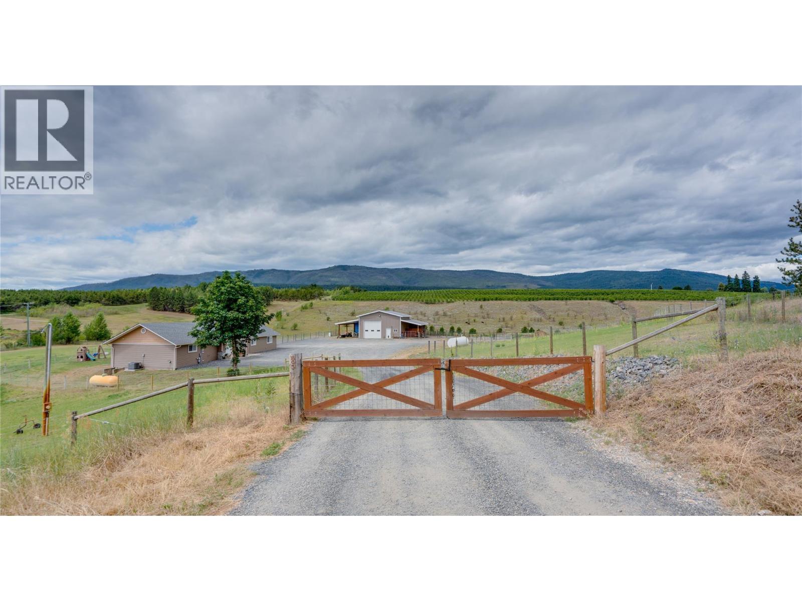  893 Evans Road, Spallumcheen