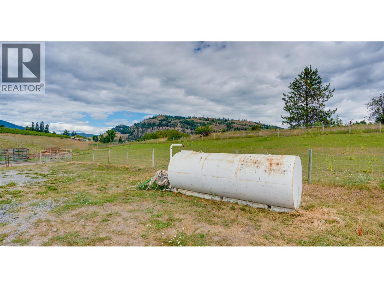  893 Evans Road, Spallumcheen