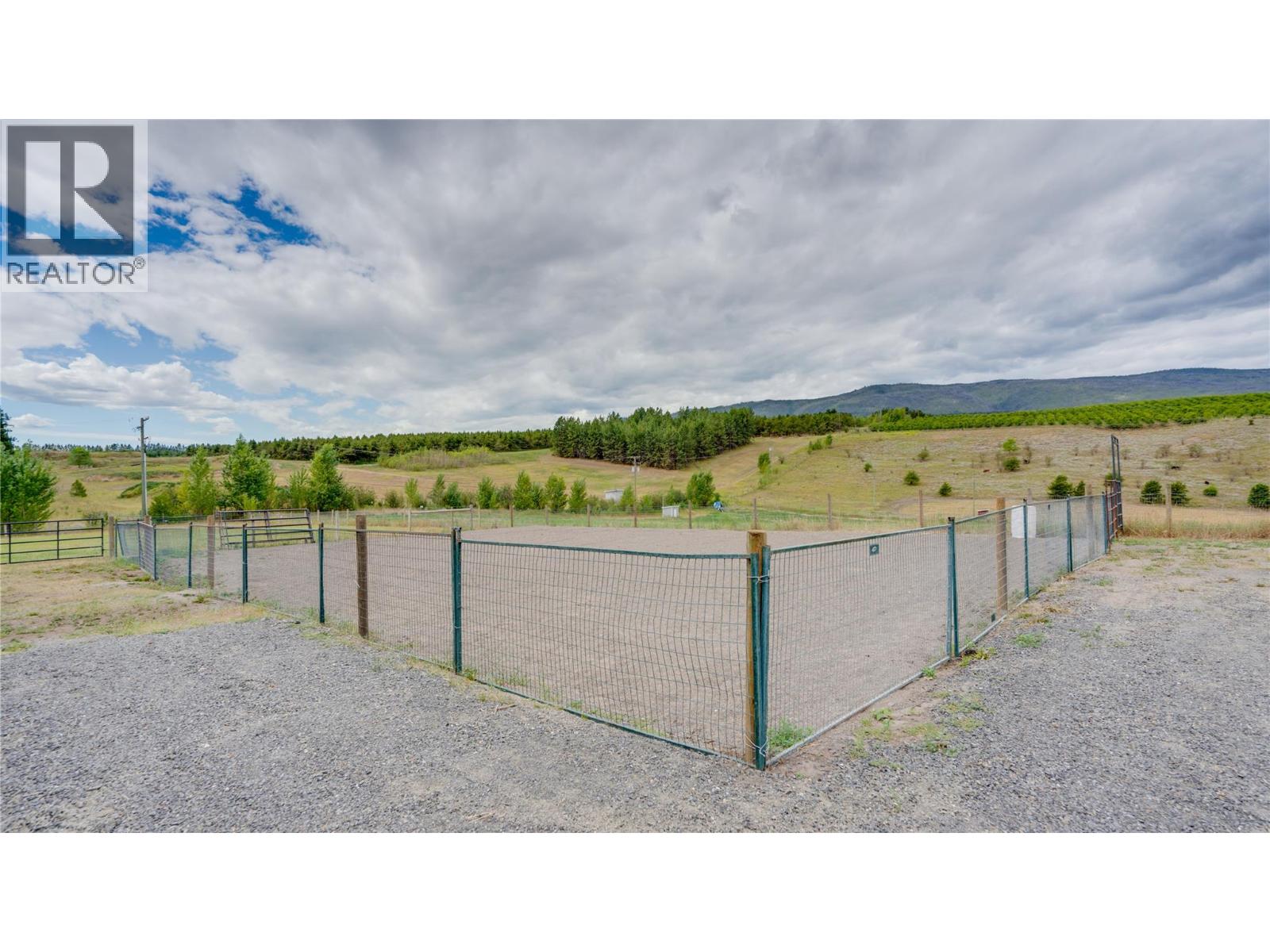  893 Evans Road, Spallumcheen