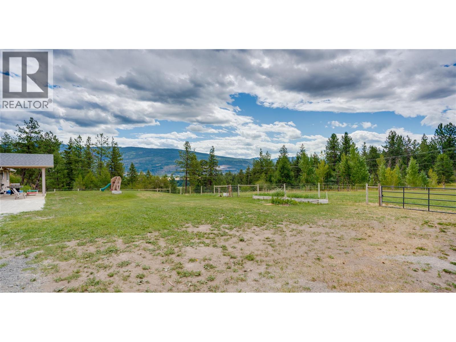  893 Evans Road, Spallumcheen