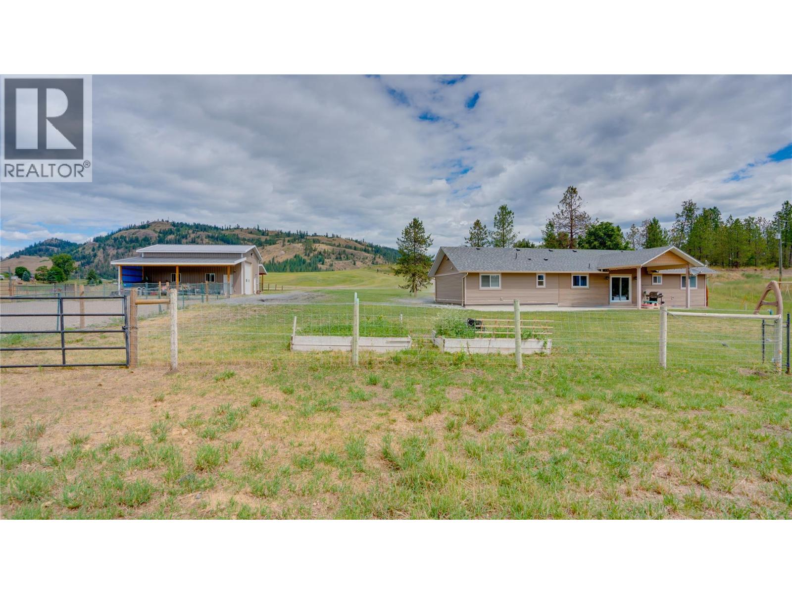  893 Evans Road, Spallumcheen