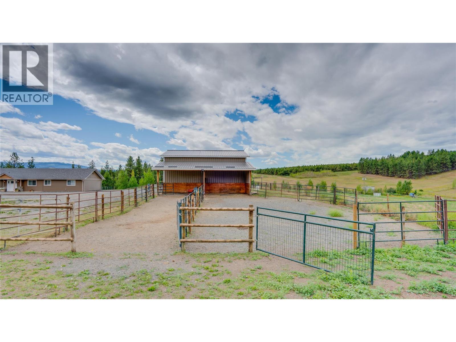  893 Evans Road, Spallumcheen