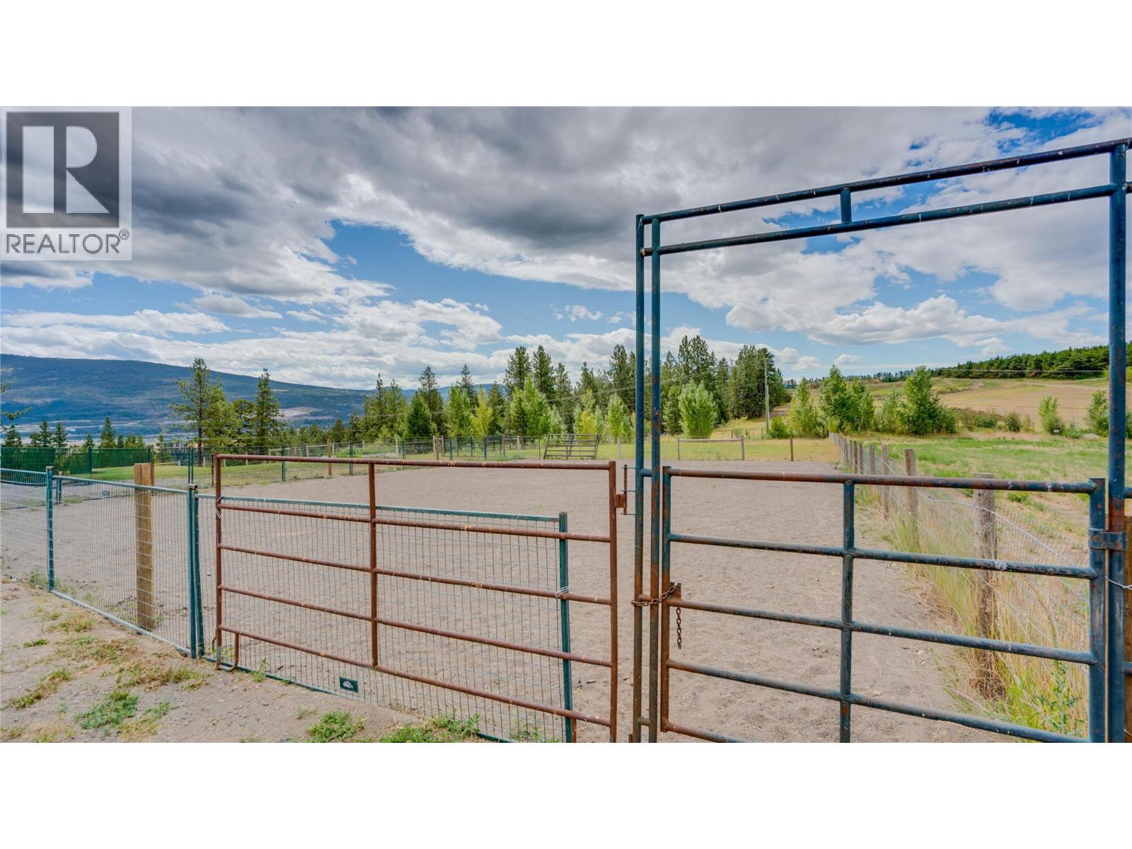  893 Evans Road, Spallumcheen