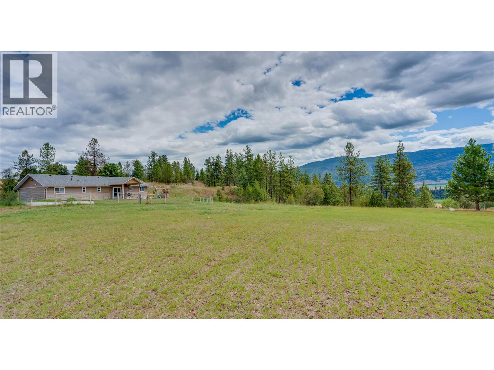  893 Evans Road, Spallumcheen